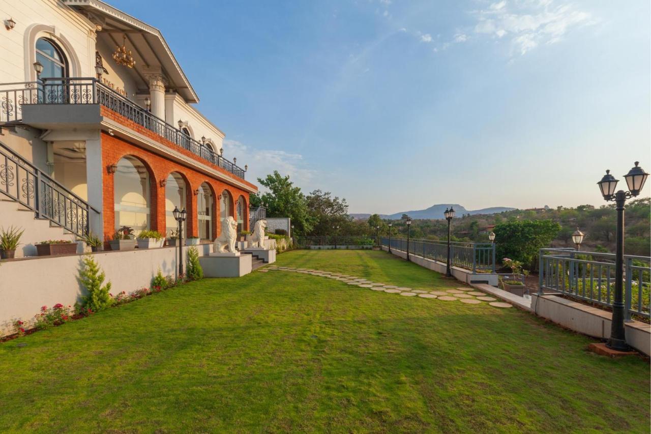 Bellevue Palace By Stayvista - Lavish Abode With A Pool, Landscaped Lawn, Gazebo & Adventure Activities ナーシク エクステリア 写真