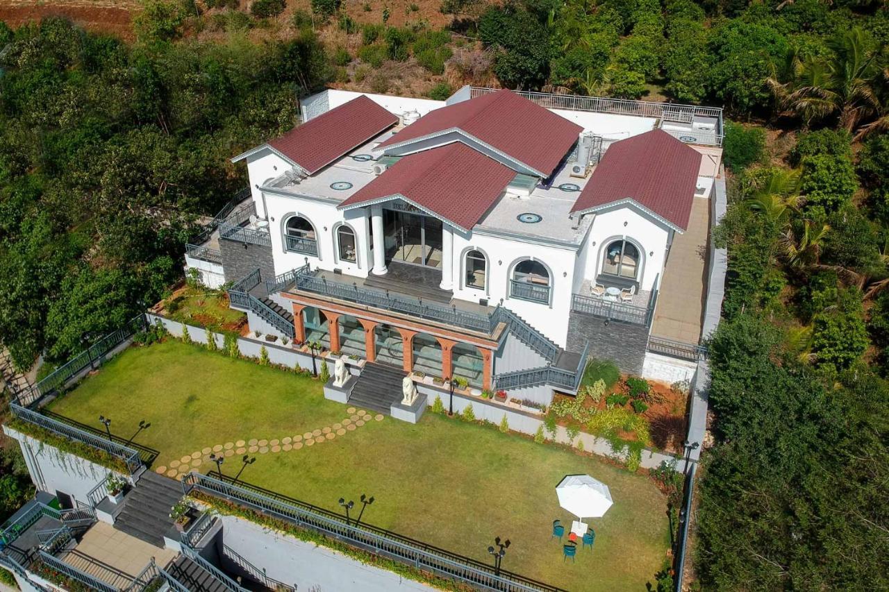 Bellevue Palace By Stayvista - Lavish Abode With A Pool, Landscaped Lawn, Gazebo & Adventure Activities ナーシク エクステリア 写真