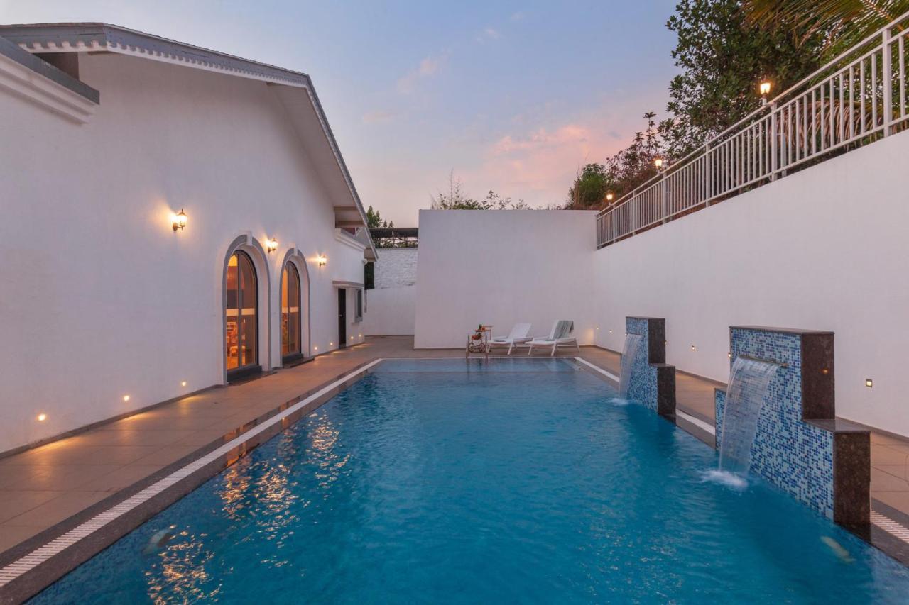 Bellevue Palace By Stayvista - Lavish Abode With A Pool, Landscaped Lawn, Gazebo & Adventure Activities ナーシク エクステリア 写真