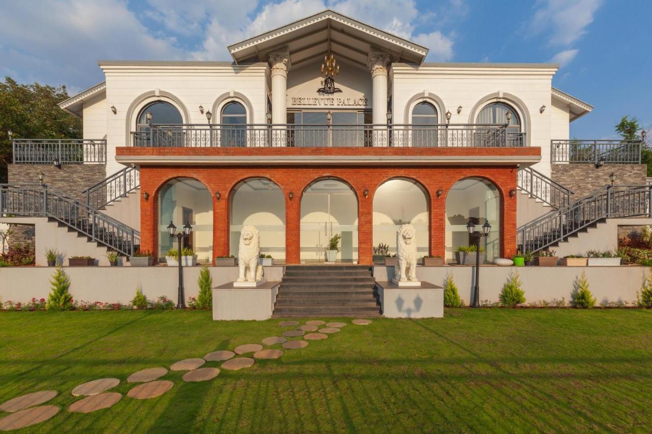 Bellevue Palace By Stayvista - Lavish Abode With A Pool, Landscaped Lawn, Gazebo & Adventure Activities ナーシク エクステリア 写真