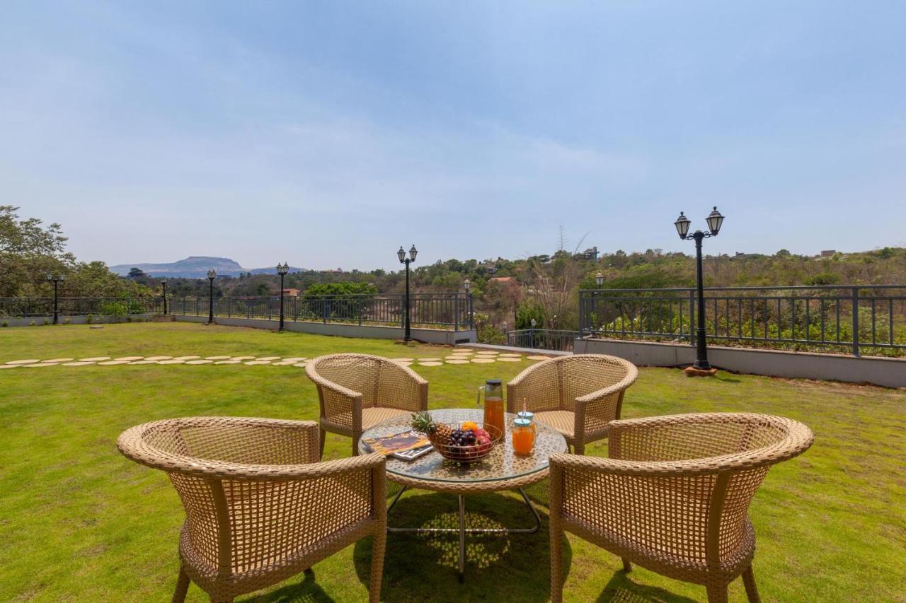 Bellevue Palace By Stayvista - Lavish Abode With A Pool, Landscaped Lawn, Gazebo & Adventure Activities ナーシク エクステリア 写真