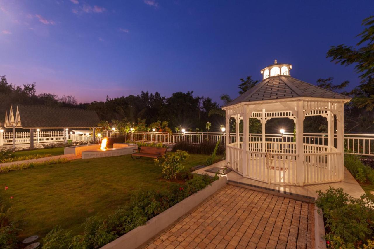 Bellevue Palace By Stayvista - Lavish Abode With A Pool, Landscaped Lawn, Gazebo & Adventure Activities ナーシク エクステリア 写真