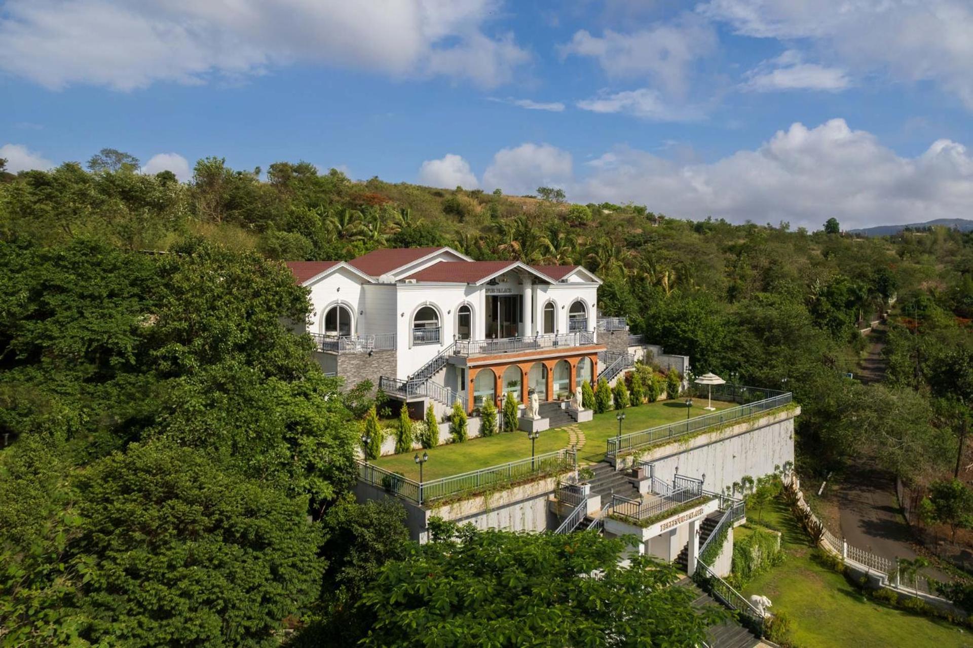 Bellevue Palace By Stayvista - Lavish Abode With A Pool, Landscaped Lawn, Gazebo & Adventure Activities ナーシク エクステリア 写真